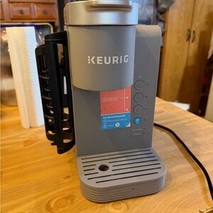 Keurig K-Iced Essentials Gray Iced and Hot Single-Serve K-Cup Pod Coffee Maker
